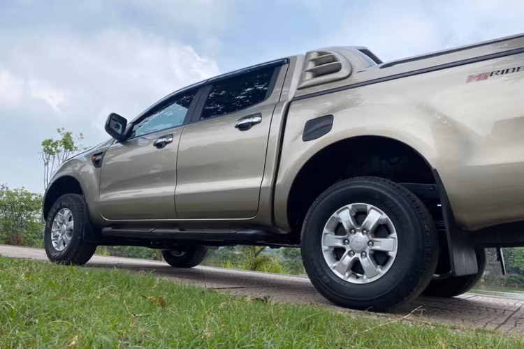 Mác nhập khẩu Thái Lan ở Ford Ranger ghi điểm trong mắt người tiêu dùng. Dùng động cơ diesel khả năng tiêu thụ nhiên liệu khá tiết kiệm.