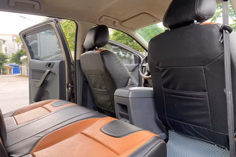 Vào thời điểm ra mắt, Ford Ranger 2.2 XLS AT đời 2014 có giá bán xấp xỉ 700 triệu đồng.