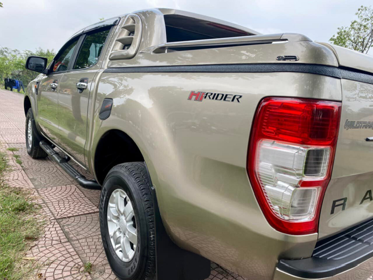 Ranger bản động cơ 3.2 lít (công suất 200 mã lực, mô-men xoắn 470 Nm) với hộp số tự động 6 cấp sở hữu nhiều trang bị, công nghệ hiện đại đặc biệt là hệ dẫn động 4 bánh.