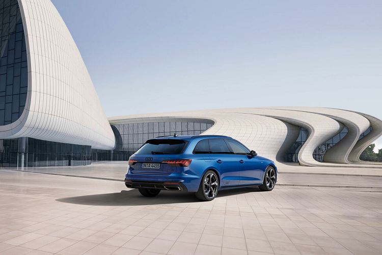 Cả 2 gói nâng cấp này đều sẽ chính thức được Audi triển khai tại thị trường Đức kể từ tháng 1/2023. Giá khởi điểm Competition Edition là 943 USD dành cho xe A4 và S4, 1.439 USD cho A5 và S5. Gói Competition Edition Plus có giá 2.432 USD cho A4 và S4, 3.217 USD cho A5 và S5.