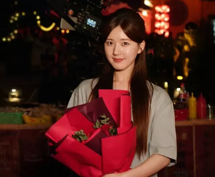 Ram ro tin Trieu Lo Tu bi mot dien vien choi xau, cuop vai dien?