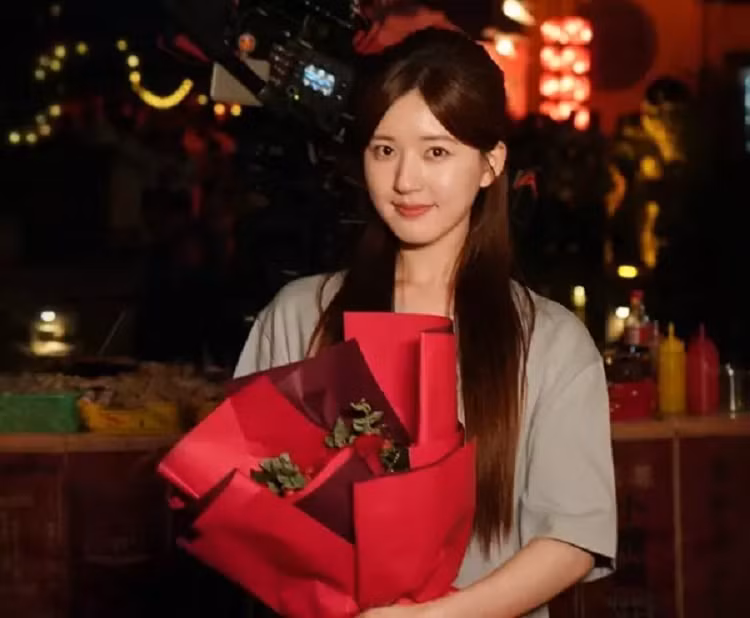 Ram ro tin Trieu Lo Tu bi mot dien vien choi xau, cuop vai dien?