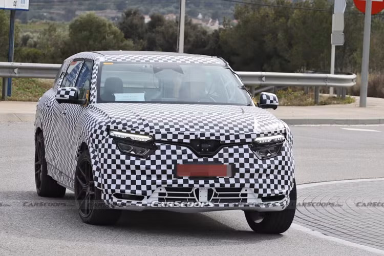 Tại Pháp, VF9 Eco có giá khởi điểm từ €58,700 và €59,150 cho phiên bản pin lớn hơn. Còn VF9 Plus có giá từ € 63,650 cho pin 82 kWh và €64.100 cho tùy chọn pin 87,7 kWh. Khách hàng của VF9 cũng phải trả phí thuê bao hàng tháng là €150 cho pin.