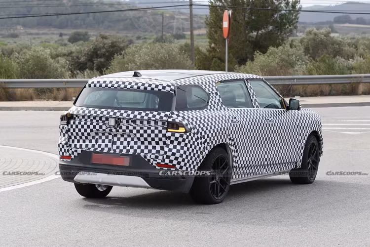 Những bức ảnh ngụy trang này xuất hiện chỉ vài tuần sau khi VinFast công bố chi tiết giá xe VF8 và VF9 tại Pháp, Đức và Hà Lan. Cả 2 mẫu SUV điện sử dụng pin 82 kWh hoặc pin 87,7 kWh.