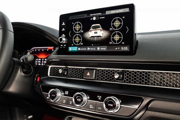 Theo hãng Honda, Civic Type R 2023 được trang bị hệ thống xả hiệu suất cao cải tiến, hứa hẹn sẽ cải thiện tỷ lệ công suất/trọng lượng và vận tốc tối đa của xe. Nhờ đó, Honda Civic Type R 2023 sẽ trở thành một trong những mẫu xe mạnh nhất trong phân khúc.