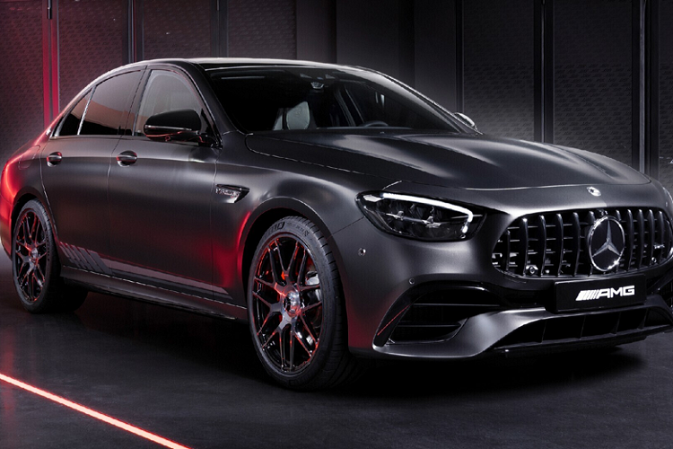 Như đã nói, đây là thế hệ cuối cùng sử dụng động cơ V8 tăng áp kép do đó mẫu xe mang nhiều giá trị tinh thần, sưu tầm nhiều hơn là một mẫu xe thể thao.