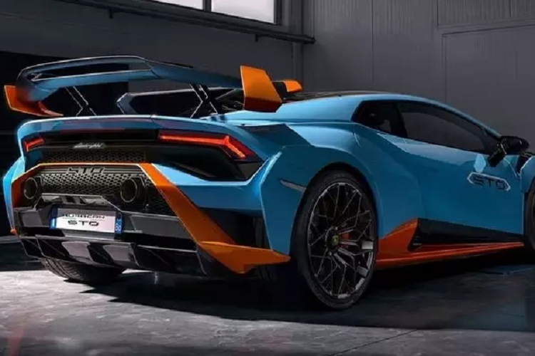 Lamborghini Huracan STO Super Trofeo Omologata có một sức mạnh thật đáng kinh ngạc. Trái tim củae là khối động cơ V10 hút khí tự nhiên, sản sinh công suất tối đa 640 mã lực tại 6.500 vòng/phút, công suất cho phép xe tăng tốc 100 km/h từ trạng thái dừng chỉ trong 3 giây và đạt 200 km/h chỉ trong 9 giây trước khi đạt tốc độ tối đa 310 km/h.
