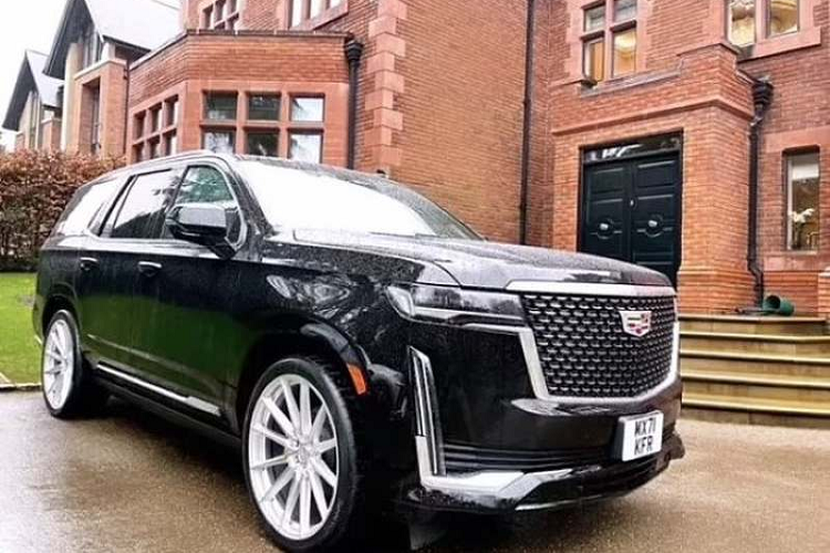 Năm nay, Cadillac Escalade và Aston Martin DBS Superleggera là 2 mẫu xe được bổ sung vào bộ sưu tập xe đắt đỏ của Ronaldo.