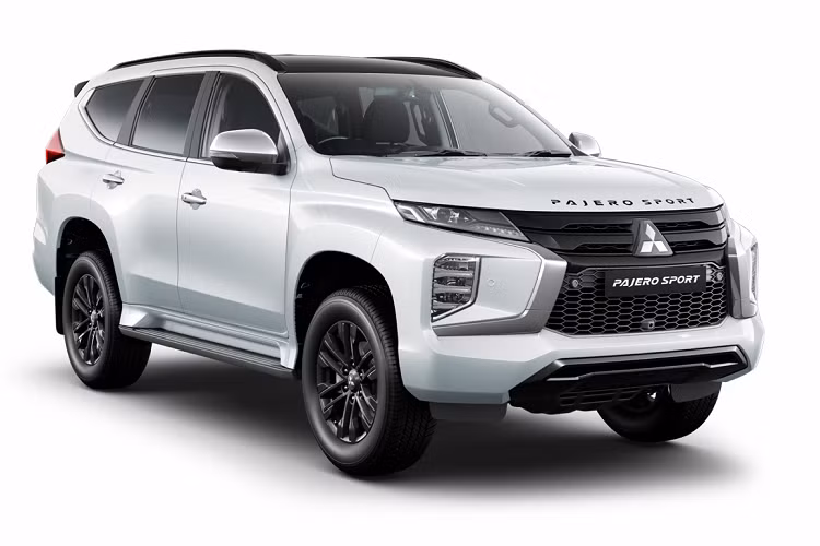 Trong khi đó, bản GSR cao cấp nhất có thêm cửa cốp điều khiển từ xa, ghế bọc da tổng hợp, hàng ghế trước chỉnh điện/sưởi ấm, hệ thống âm thanh 860W, hỗ trợ kết nối Apple Watch, hỗ trợ chuyển làn đường, cảnh báo điểm mù và cảnh báo phương tiện cắt ngang khi lùi.