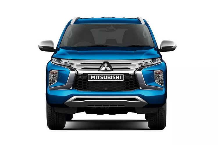 Trong đó, GLX tiêu chuẩn là bản 5 chỗ duy nhất của mẫu xe này. Những bản còn lại đều được trang bị nội thất 7 chỗ ngồi. Dù ở phiên bản nào, xe cũng dùng động cơ diesel 4 xi-lanh, tăng áp, dung tích 2.4L như cũ, tạo ra công suất tối đa 180 mã lực tại tua máy 3.500 vòng/phút và mô-men xoắn cực đại 430 Nm tại tua máy 2.500 vòng/phút.