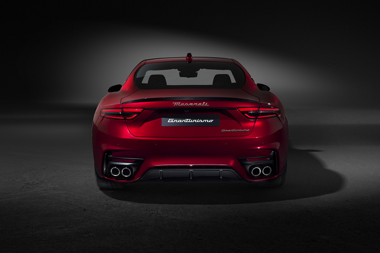 GranTurismo đi kèm với một khoang lái kỹ thuật số hoàn toàn bao gồm cụm công cụ kỹ thuật số 12,2 inch có thể cấu hình, màn hình hiển thị head-up, màn hình cảm ứng thông tin giải trí 12,3 inch và một màn hình cảm ứng 8,8 inch khác trên bảng điều khiển trung tâm.