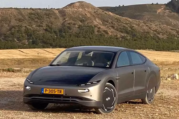 Ngoài ra, Lightyear cũng đã có kế hoạch giới thiệu một chiếc ô tô điện năng lượng mặt trời có mức giá dễ tiếp cận hơn có tên là Two vào giữa thập kỷ này.