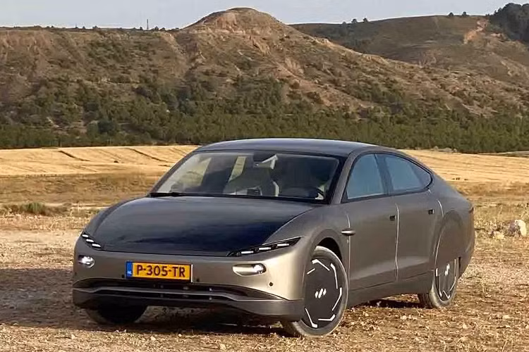 Gần đây, Lightyear đã thông báo rằng Công ty đã bắt đầu cho sản xuất hàng loạt mẫu ôtô chạy bằng năng lượng mặt trời có tên Zero (0) tại nhà máy ở Uusikaupunki, Phần Lan. Lightyear Zero 2024 mới không phải là mẫu ôtô điện chạy bằng quang năng duy nhất trên thế giới, nhưng nó là chiếc đầu tiên được đưa vào sản xuất.