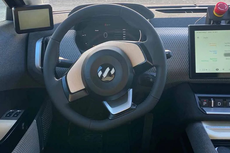 Lex Hoefsloot, Giám đốc điều hành và đồng sáng lập của Lightyear, cho biết: “Việc bắt đầu sản xuất Lightyear 0, chiếc ôtô năng lượng mặt trời đầu tiên, mang lại cho chúng tôi một bước tiến lớn tới sứ mệnh di chuyển sạch cho mọi người ở mọi nơi.