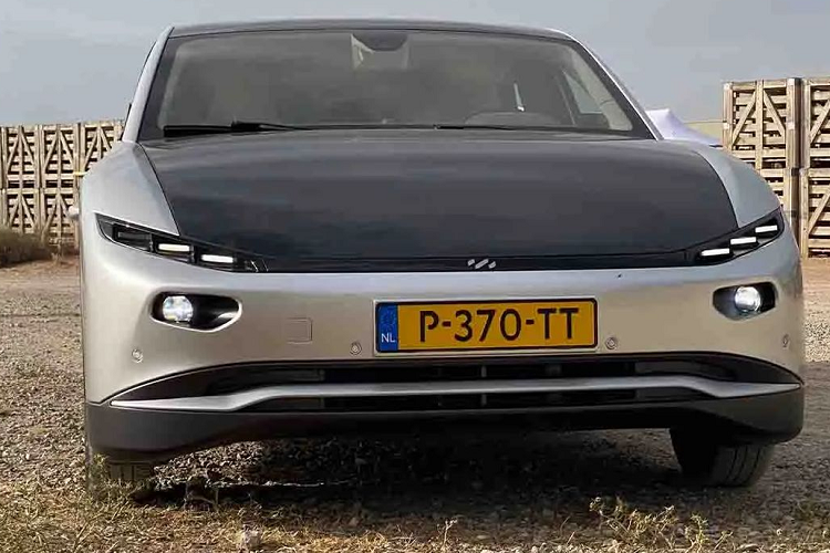 Nhà sản xuất ôtô Hà Lan cho biết, Lightyear Zero sẽ chỉ được sản xuất với số lượng 964 chiếc. Như vậy, trung bình mỗi tuần sẽ chỉ có 1 chiếc xe điện chạy bằng năng lượng mặt trời được sản xuất. Theo kế hoạch, sản lượng sẽ được tăng dần vào quý đầu tiên của năm 2023.