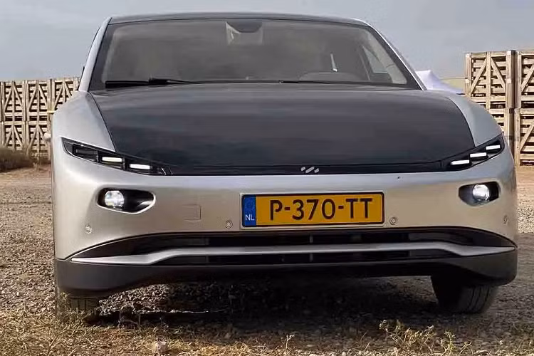 Nhà sản xuất ôtô Hà Lan cho biết, Lightyear Zero sẽ chỉ được sản xuất với số lượng 964 chiếc. Như vậy, trung bình mỗi tuần sẽ chỉ có 1 chiếc xe điện chạy bằng năng lượng mặt trời được sản xuất. Theo kế hoạch, sản lượng sẽ được tăng dần vào quý đầu tiên của năm 2023.