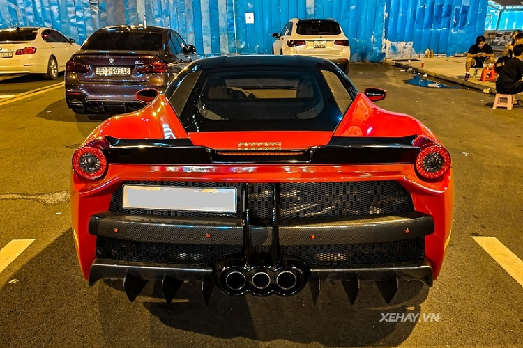 Tính đến nay, đây vẫn là chiếc Ferrari 458 Italia Misha Designs độc nhất tại Việt Nam, "ngựa chồm" về nước từ năm 2010 nhưng vẫn luôn được săn đón mỗi khi xuất hiện trên đường phố.