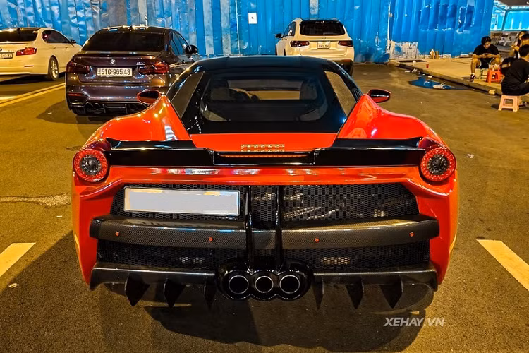 Tính đến nay, đây vẫn là chiếc Ferrari 458 Italia Misha Designs độc nhất tại Việt Nam, "ngựa chồm" về nước từ năm 2010 nhưng vẫn luôn được săn đón mỗi khi xuất hiện trên đường phố.