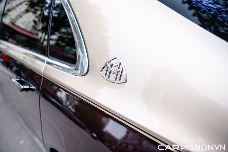 Chiếc Mercedes-Maybach S680 4Matic 2022 mới này được nhập khẩu từ thị trường châu Âu. Theo chia sẻ từ phía đại lý tư nhân, chiếc S 680 này chính là một trong những chiếc xe thương mại đầu tiên được bán ra trên toàn thế giới và thị trường Việt Nam đã may mắn đón nhận chiếc xe đặc biệt này.