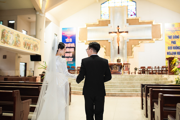 Duoc mai moi luc gian cach, cap doi 'gay sot' voi chuyen tinh mat ngot-Hinh-5