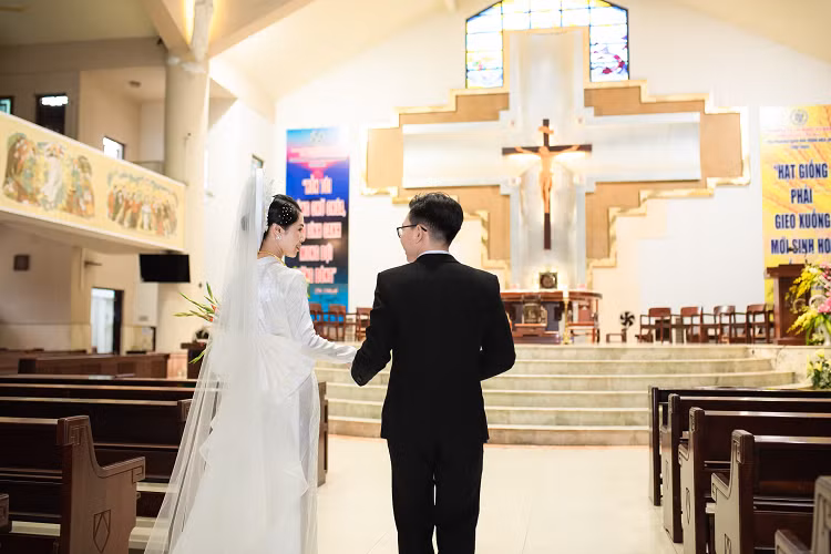 Duoc mai moi luc gian cach, cap doi 'gay sot' voi chuyen tinh mat ngot-Hinh-5