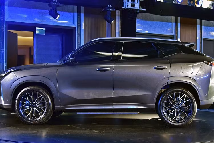 Trong thời gian tới, Changan Oshan Z6 sẽ được bổ sung động cơ xăng 4 xi-lanh, dung tích 2.0L với công suất tối đa 233 mã lực. Oshan là thương hiệu nhắm đến khách hàng trẻ của hãng mẹ Changan.