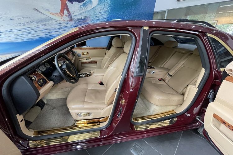 Chiếc xe siêu sang Rolls-Royce Ghost mang biển số 30F-187.88 lại được Công ty Đấu giá Hợp danh Minh Pháp mang ra đấu giá lần 2. Thời gian tổ chức cuộc đấu giá lần thứ 2 dành cho chiếc xe siêu sang Rolls-Royce Ghost mạ vàng từng phục vụ ông Trịnh Văn Quyết sẽ diễn ra vào lúc 09 giờ 30 phút ngày 09/11/2022. Tuy nhiên trước đó, phải có người chịu cọc số tiền 1,94 tỷ đồng, bằng 20% giá khởi điểm và phải trước 16 giờ 00 phút ngày 08/11/2022 thì buổi đấu giá lần thứ 2 này mới được tổ chức.