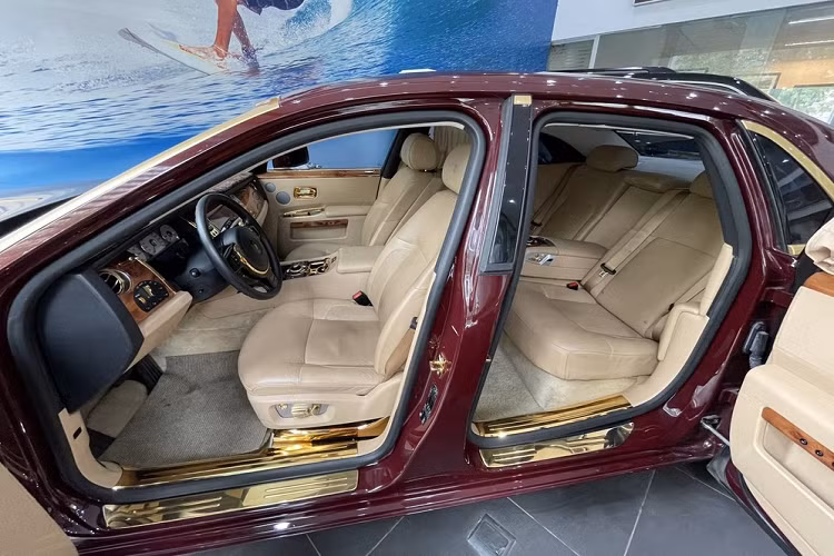 Chiếc xe siêu sang Rolls-Royce Ghost mang biển số 30F-187.88 lại được Công ty Đấu giá Hợp danh Minh Pháp mang ra đấu giá lần 2. Thời gian tổ chức cuộc đấu giá lần thứ 2 dành cho chiếc xe siêu sang Rolls-Royce Ghost mạ vàng từng phục vụ ông Trịnh Văn Quyết sẽ diễn ra vào lúc 09 giờ 30 phút ngày 09/11/2022. Tuy nhiên trước đó, phải có người chịu cọc số tiền 1,94 tỷ đồng, bằng 20% giá khởi điểm và phải trước 16 giờ 00 phút ngày 08/11/2022 thì buổi đấu giá lần thứ 2 này mới được tổ chức.