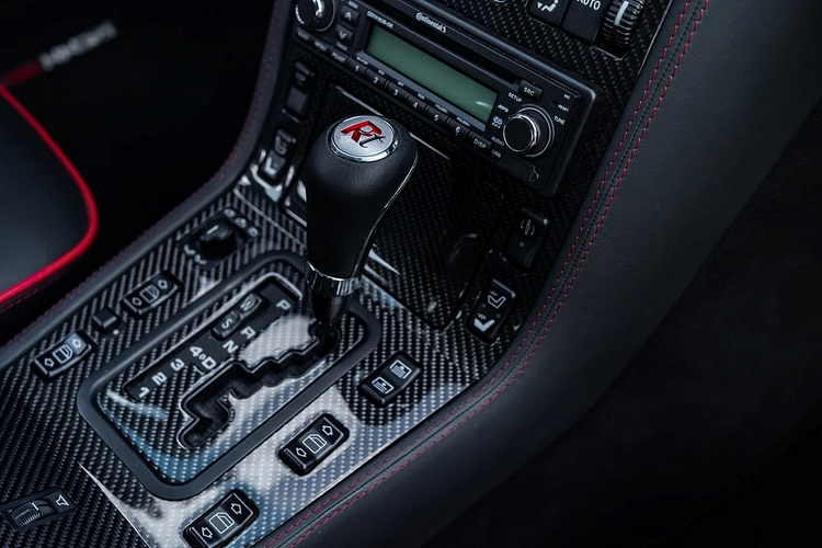 S76R được trang bị khối động cơ được nâng cấp ấn tượng từ 600 SEL V12 6.0 lít lên thành 7.6 lít. Xe được trang bị bộ chuyển đổi quản lý động cơ ME-1 và điều chỉnh ECU RENNtech. Kết quả là sức mạnh của xe đã được tăng lên 615 mã lực và mô-men xoắn đạt mức ấn tượng 952 Nm.