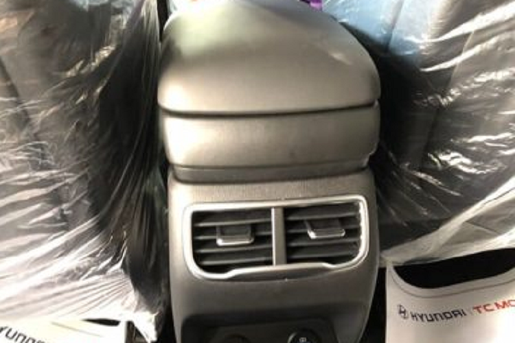 Chưa hết, hãng Hyundai còn bổ sung bản trang bị mới mang tên Prestige Choice cho SantaFe 2023. Ngoài bản Prestige Choice mới, xe còn có 3 bản trang bị khác là Exclusive, Prestige và Calligraphy.