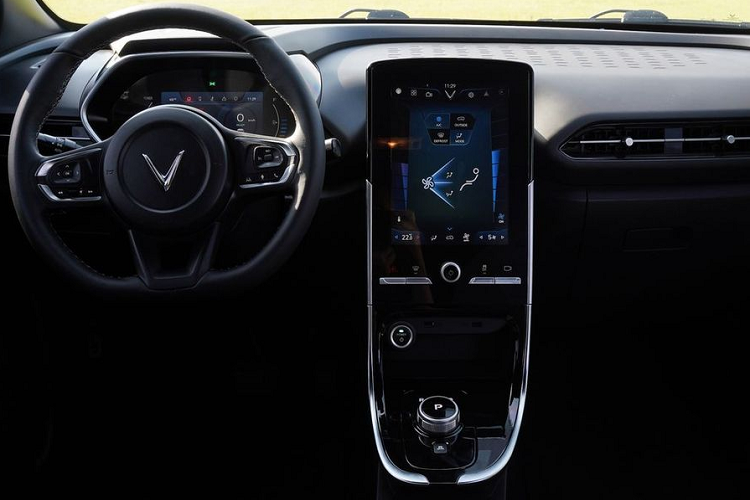 Nếu mua VinFast VF e34 kèm pin với giá 120 triệu đồng, số tiền khách hàng thực tế bỏ ra sở hữu xe kèm pin chỉ là 615 triệu đồng.