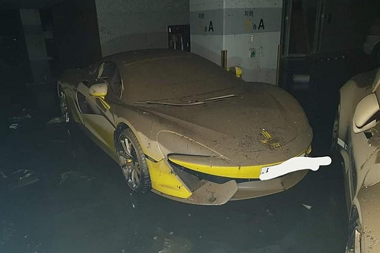 Nếu quả thực đây là Lamborghini Aventador SVJ, chủ xe sẽ rất xót của nếu chẳng may chưa kịp mua bảo hiểm cho xe. Tại Hàn Quốc, Lamborghini Aventador SVJ có giá trên 18 tỷ đồng cho xe mới, còn các mẫu xe lướt từ 12 tỷ đồng.