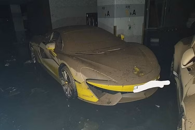 Nếu quả thực đây là Lamborghini Aventador SVJ, chủ xe sẽ rất xót của nếu chẳng may chưa kịp mua bảo hiểm cho xe. Tại Hàn Quốc, Lamborghini Aventador SVJ có giá trên 18 tỷ đồng cho xe mới, còn các mẫu xe lướt từ 12 tỷ đồng.