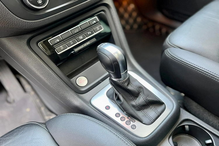 Nội, ngoại thất mẫu xe không quá ấn tượng, cụm đèn pha bi-xenon, dải đèn LED chiếu sáng ban ngày, đèn hậu LED. Khoang hành lý có thể tích 375 lít và có thể mở rộng lên 2.297 lít nếu gặp hàng ghế sau.