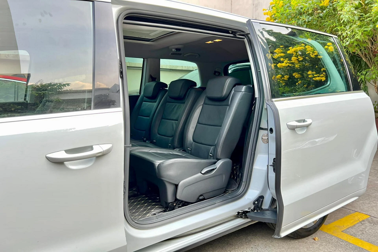 Tuy thế, hơn 800 triệu được xem là hợp lý cho một mẫu xe MPV 7 chỗ 6 năm tuổi, có nguồn gốc nhập khẩu từ Đức. Đặc biệt là trong khả năng tài chính của nhiều khách hàng chuộng xe Đức, mua xe phục vụ gia đình, đề cao yếu tố vận hành chắc chắn, bền bỉ, độ an toàn.