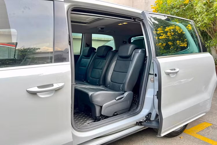 Tuy thế, hơn 800 triệu được xem là hợp lý cho một mẫu xe MPV 7 chỗ 6 năm tuổi, có nguồn gốc nhập khẩu từ Đức. Đặc biệt là trong khả năng tài chính của nhiều khách hàng chuộng xe Đức, mua xe phục vụ gia đình, đề cao yếu tố vận hành chắc chắn, bền bỉ, độ an toàn.