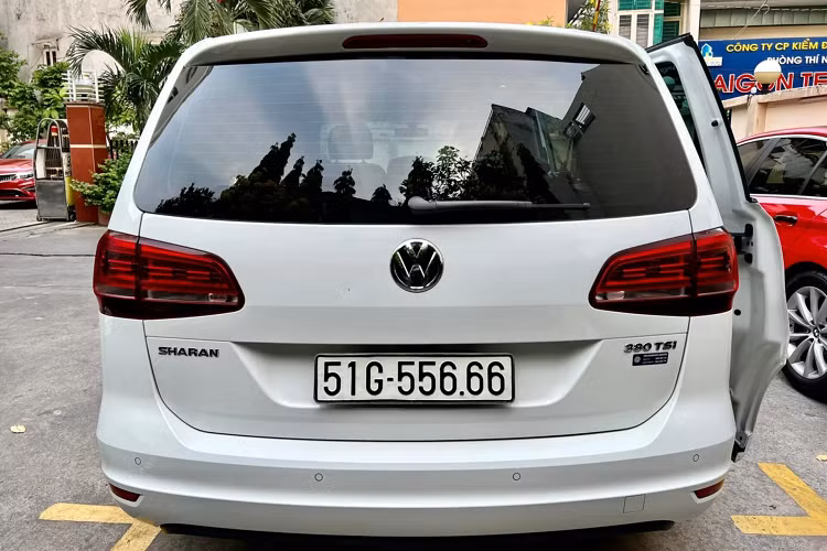 Tuy nhiên để phục vụ nhu cầu đi lại của gia đình, đề cao tiêu chí vận hành an toàn, sự chắc chắn của một chiếc xe nhập khẩu từ Đức thì Volkswagen Sharan đời 2016 là mẫu xe đáng để trải nghiệm cho khách hàng ưa chuộng xe Đức.