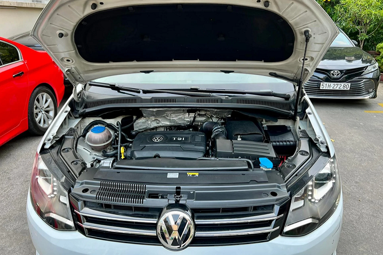 Trên thị trường xe cũ, Kia Sedona vẫn được xem là sự lựa chọn an toàn, tiết kiệm với cấu hình động cơ dầu.