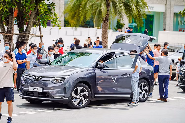 Thi truong oto Viet Nam dung o dau trong khu vuc Dong Nam A?