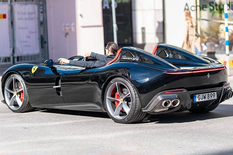 Sức mạnh được truyền tới cầu sau thông qua hộp số 7 cấp ly hợp kép F1, sang số nhanh hơn với sự hỗ trợ của bộ vi sai hạn chế trượt. Ferrari Daytona SP3 có khả năng tăng tốc từ 0 lên 100 km/h trong 2,85 giây và 200 km/h trong 7,4 giây, tốc độ tối đa 340 km/h.