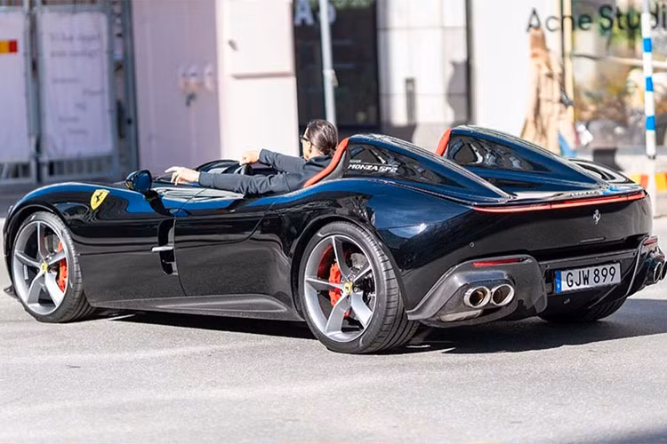 Sức mạnh được truyền tới cầu sau thông qua hộp số 7 cấp ly hợp kép F1, sang số nhanh hơn với sự hỗ trợ của bộ vi sai hạn chế trượt. Ferrari Daytona SP3 có khả năng tăng tốc từ 0 lên 100 km/h trong 2,85 giây và 200 km/h trong 7,4 giây, tốc độ tối đa 340 km/h.