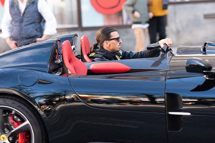 Mui xe được giấu ở nắp phía sau tích hợp cánh đuôi, thay vì nắp kín kiểu vây cá như trên 812 Competizione thường. Ferrari 812 Competizione A được trang bị cỗ máy 6.5l V12 nạp khí tự nhiên có vòng tua cực đại cao nhất trong lịch sử Ferrari. Động cơ này có thể "kéo tua" lên tới 9.500 vòng/phút và đạt công suất 830 mã lực tại 9.250 vòng/phút.