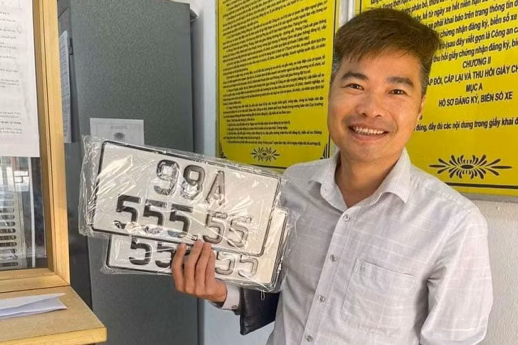 Chu xe Ford Everest 2022 tai Bac Giang trung bien 