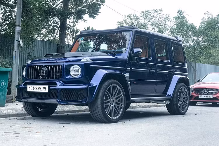 Còn phiên bản độ Brabus 800 Widestar sở hữu khối động cơ V8, dung tích 4.0 lít, tăng áp kép và sẽ có công suất tối đa 789 mã lực tại vòng tua máy 6.600 vòng/phút và mô-men xoắn cực đại đạt mức 1.000 Nm tại vòng tua máy 3.600 vòng/phút nếu chủ xe chọn giải pháp nâng cấp toàn diện từ ngoại thất, nội thất và thông nòng động cơ của xe.