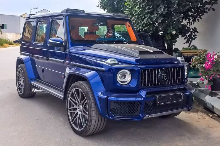 Mới đây mạng xã hội đã lan truyền hình ảnh chiếc xe SUV hạng sang độ cực ấn tượng là Brabus 800 Widestar ở Hải Phòng với biển số 15A-939.79 đã thu hút sự quan tâm của giới mê xe cũng như các tay sưu tầm biển đẹp. Qua tìm hiểu, không ít người bất ngờ khi chủ nhân của chiếc xe Brabus 800 Widestar biển khủng này là 1 đại gia chơi xe đất Cảng.