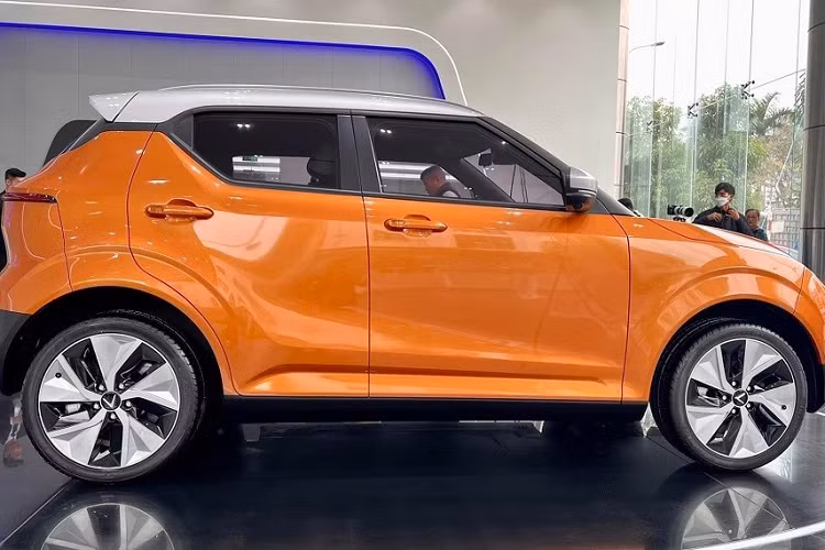 Trong trường hợp mua xe không kèm pin, người dùng sẽ phải trả thêm chi phí thuê pin theo gói cố định là 1,6 triệu đồng/tháng, không giới hạn số km di chuyển. Giá thuê pin sẽ được cố định suốt đời theo giá thuê pin tại thời điểm nhận xe. Khách hàng có thể sử dụng voucher được tặng trong chương trình Sống xanh của Vinhomes để thanh toán khi mua xe.