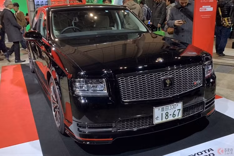 Đây là 1 trong đúng 2 chiếc Toyota Century GRMN được sản xuất trên toàn thế giới. Chiếc Toyota Century GRMN còn lại được sơn màu đen. Đặc biệt hơn, cả hai chiếc xe đều thuộc về ông Toyoda. Toyota Century GRMN đã từng được trưng bày trong triển lãm Tokyo Auto Salon 2019. Tuy nhiên, thông số kỹ thuật của xe chưa bao giờ được công bố chi tiết. Theo tin đồn, xe đã được cải tiến hệ thống treo và động cơ so với Toyota Century nguyên bản.