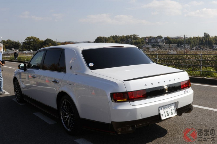 Mẫu SUV đắt nhất của Nhật Bản hiện là Lexus LX 600 Executive với giá sau thuế 18 triệu Yên (khoảng 3,02 tỷ đồng). Ước tính, Toyota Century SUV sẽ có giá hơn 20 triệu Yên (3,35 tỷ đồng), tức là bằng một nửa so với Rolls-Royce Cullinan đang bán tại Nhật Bản.