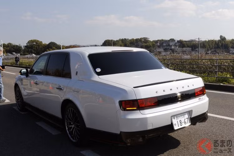 Mẫu SUV đắt nhất của Nhật Bản hiện là Lexus LX 600 Executive với giá sau thuế 18 triệu Yên (khoảng 3,02 tỷ đồng). Ước tính, Toyota Century SUV sẽ có giá hơn 20 triệu Yên (3,35 tỷ đồng), tức là bằng một nửa so với Rolls-Royce Cullinan đang bán tại Nhật Bản.