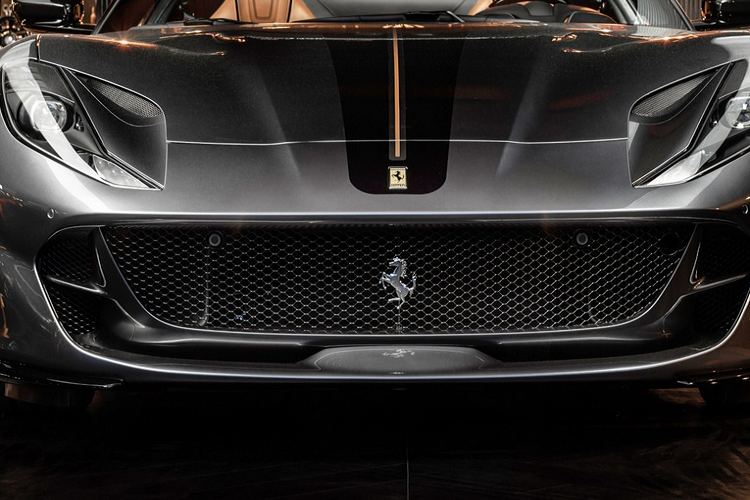 Hãng độ Carlex Design đã một lần nữa cho thấy sự thay đổi nhỏ và tinh tế đối với ngoại hình của một chiếc xe thực sự có tác động đến việc nâng cao trải nghiệm tổng thể, hơn là những lựa chọn kiểu dáng ngoại hình làm thay đổi tính cách của xe. Carlex Design đã một lần nữa cho thấy sự thay đổi nhỏ và tinh tế đối với ngoại hình của một chiếc xe thực sự có tác động đến việc nâng cao trải nghiệm tổng thể, hơn là những lựa chọn kiểu dáng ngoại hình làm thay đổi tính cách của xe.